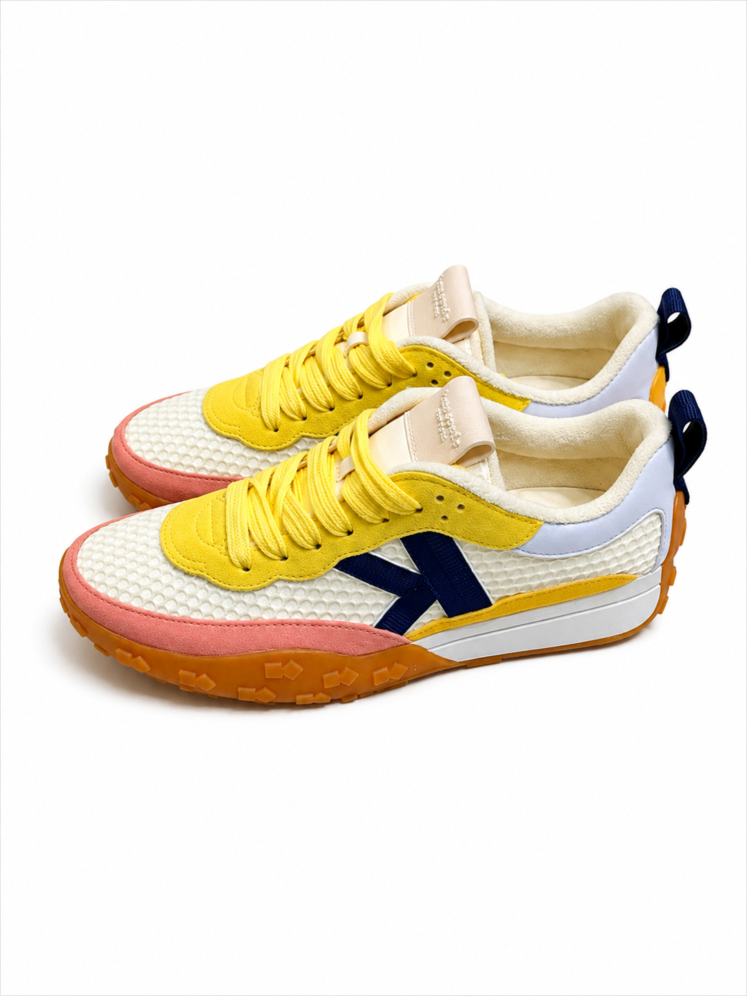 K As In Kate Runner True White 6   B